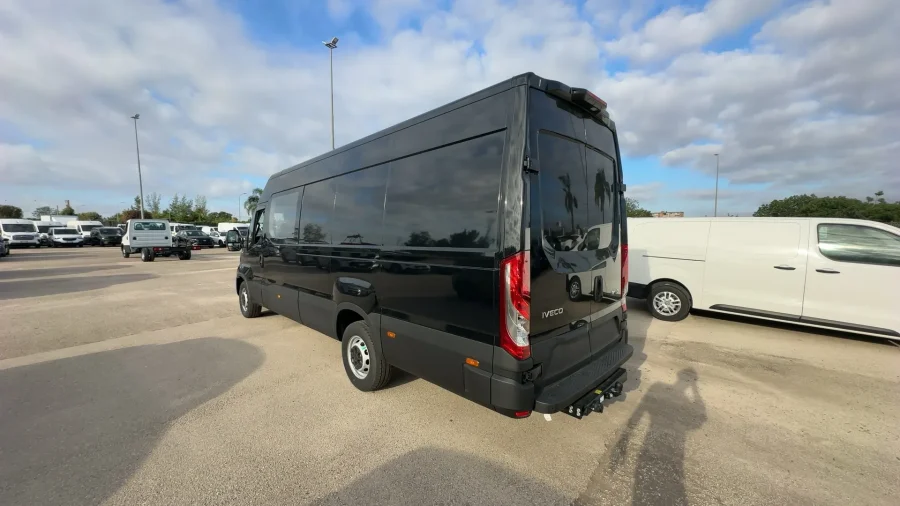 IVECO DAILY 35S18 D.CAB 6POSTI 3.0D 176CV AUTO - immagine 3