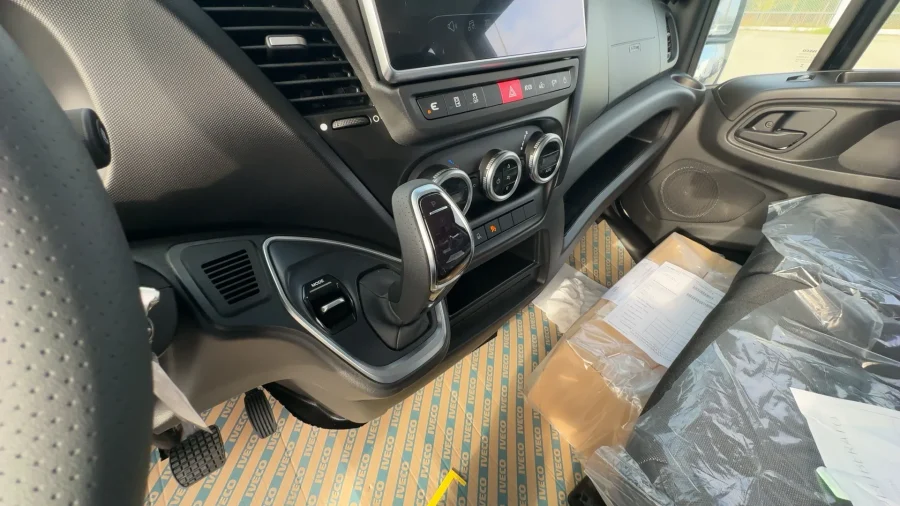 IVECO DAILY 35S18 D.CAB 6POSTI 3.0D 176CV AUTO - immagine 9