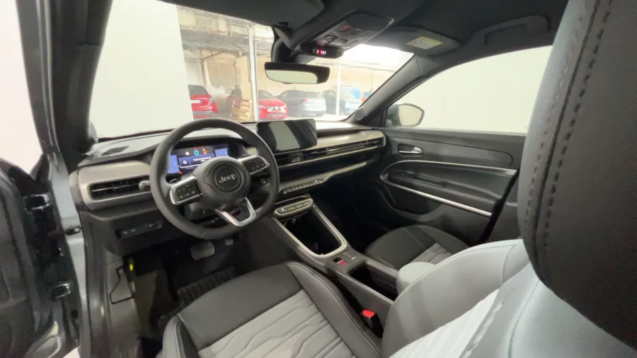 JEEP AVENGER 1.2 TURBO E-HYBRID MHEV UPLAND 4 - immagine 8