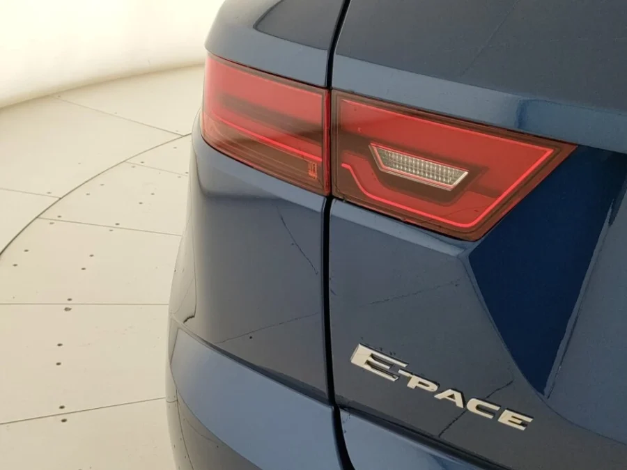 JAGUAR E-PACE 1.5 I3 PHEV R-DYNAMIC SE AWD 309CV AUTO - immagine 10